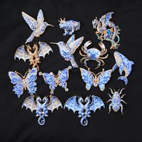 Bros Pin Hiasan Hewan Berlapis Emas, Porselen Biru Putih, Enamel, dan Berlian Imitasi: Naga, Burung Kolibri, Kupu-kupu, Kepiting, Katak, Lumba-lumba, Kumbang
