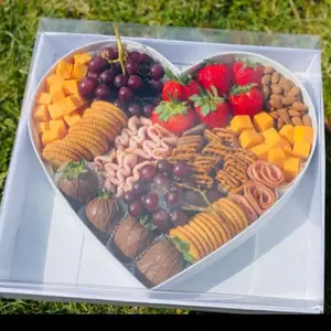 花放牧食品纸机礼品甜熟食店纸板心形盒子，带透明盖子