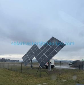 Suiveur <span class=keywords><strong>solaire</strong></span> à double axe à bonne résistance au vent pour <span class=keywords><strong>8</strong></span> <span class=keywords><strong>panneaux</strong></span> solaires - Product Image 2