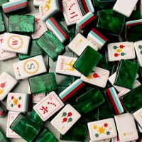 Tuiles de Mahjong en Acrylique de Luxe Vert Émeraude Américain, Jeu de Table à 4 Couches avec Design Amusant pour Cadeaux de Noël
