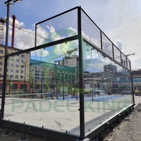 Kit de terrain de padel mobile avec panneaux à fixation rapide pour exposition et projet de salon professionnel, devis sur demande