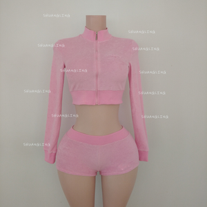 Completo Sportivo Estivo da Donna in Velluto con Logo Personalizzato, Top a Tubino a Righe e Pantaloncini, Set 2 Pezzi - Product Image 5