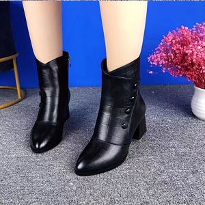 Bottines courtes chaudes à talons hauts en cuir souple ornées de fleurs, doublées de polaire épaisse, pour femme, collection Hiver 2025 - Vente transfrontalière - Product Image 2