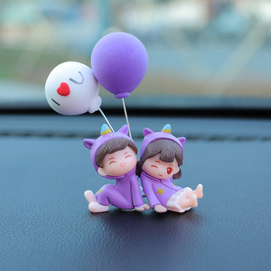 Décoration de voiture Ai Cheng, figurines de couple en plastique pour la console centrale, décoration intérieure de voiture - Product Image 1