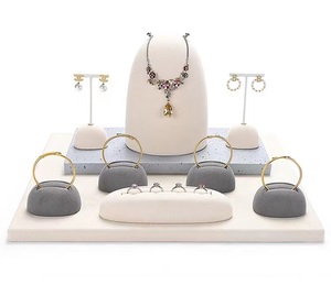 <span class=keywords><strong>Espositore</strong></span> per Gioielli Personalizzato Accettato da DOC, Set Espositivo in Microfibra per Anelli, Collane e <span class=keywords><strong>Orecchini</strong></span> - Product Image 2