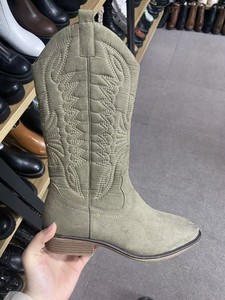 Sepatu bot kulit wanita, Kasut bot Barat hak persegi ukuran besar dicetak senior - Product Image 3