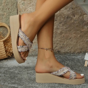 Sandales compensées décontractées en PU à bout carré et plateforme, tendance mode hiver, pour mariage, été et plage - Product Image 3