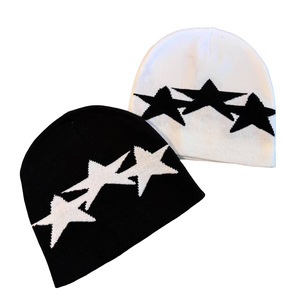 Gorro de lana tejido con estampado de estrellas, moderno, suave y elástico, estilo urbano. - Product Image 3