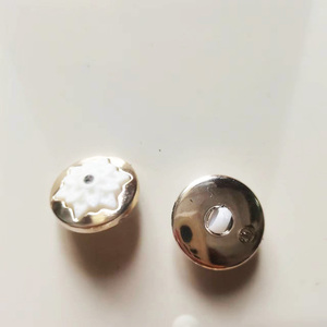 Nút Chân Cho Phụ Nữ Trang Trí Áo <span class=keywords><strong>36L</strong></span> Hoa Trắng Nhựa Kết Hợp Nút Bow Rose Hình Dạng Thiết Kế Giá Rẻ Abs Nút - Product Image 5