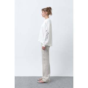 เสื้อสเวตเชิ้ตแขนปักลายตาข่ายสีเอครู แบรนด์วูเมนส์โซล สำหรับสไตล์ลำลองและสปอร์ต สวมใส่สบาย - Product Image 4