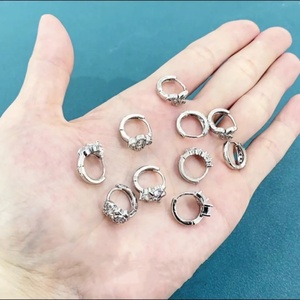 Pendientes de Aro JXX de Latón de Alta Calidad, Plateados, con Circonitas, Diseño de Mariposa, Joyería Moderna para Mujer, para Regalo - Product Image 3