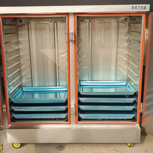 Machine à cuire le riz électrique automatique de bonne qualité à 24 plateaux, machine à cuire le riz, le poisson et le poulet à vendre - Product Image 1