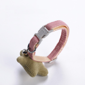 Lindo estilo de cartón Collar de gato suave Correa de poliéster sólido para mascotas con campana Diseño sólido elegante - Product Image 6