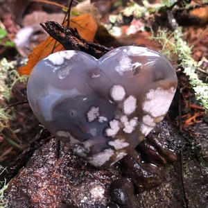 Nouvel Arrivage en Gros : Pierre de Palmier Cœur en Agate Fleur Bleue, Cristal Artisanal de Forme Libre Fleur Violette pour la Décoration - Product Image 4