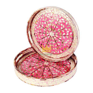 Plateau de service rond en nacre, fait main, de haute qualité, écologique, élégant, avec incrustation florale, couleur personnalisée, avec poignées, en provenance du Vietnam - Product Image 1
