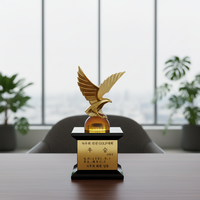 Collection de Plaques en Cristal de Luxe – 4 Styles : Aigle, Nid d'Abeille, Gravure Laser, Étanche – Idéales pour les Récompenses et la Décoration Maison/Bureau