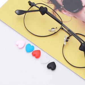 Cubiertas Antideslizantes de Silicona en Forma de Corazón para Gafas, Color Negro, Blanco, Rosa, Azul, Rojo, Primavera 2024, Ganchos de Poliuretano para Patillas - Product Image 1