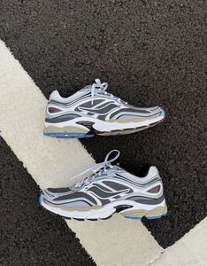 Zapatillas de Running para Hombre Saucon 9 Trend de Caña Baja con Parte Superior de Malla Transpirable y Forro de Cuero Genuino, con Cordones, Modelo Onni 9 - Product Image 1