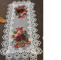 Nappe carrée en polyester 100% non tissé, brodée de fleurs et ajourée