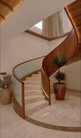 Balustre décoratif d'intérieur exquis, classique et sculpté pour escalier de serre ou de jardin