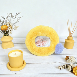 <span class=keywords><strong>Cadre</strong></span> <span class=keywords><strong>photo</strong></span> rond en peluche moelleux Kawaii, doux au toucher, avec pompon coloré, mini <span class=keywords><strong>cadre</strong></span> pour la chambre des filles, ornement de bureau - Product Image 3