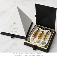 Boîte pyramide en papier rigide blanc de luxe personnalisée avec insert en EVA, laminage brillant/mat, gaufrage, revêtement UV, fermeture magnétique