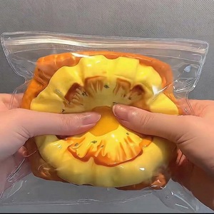Jouet anti-stress en silicone souple à montée lente, texture crème slime, super doux, en forme de toast ananas, qualité alimentaire - Product Image 3