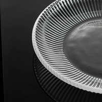 Couverture en verre sodocalcique à rayures verticales cannelées avec plateau de service, plateau à dessert écologique pour la restauration hôtelière et la vaisselle de table