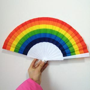 Venta al por Mayor de Regalos Promocionales Empresariales 2025, <span class=keywords><strong>Abanico</strong></span> de Mano de Plástico Arcoíris de 23 cm, Impresión de Marca Personalizada, <span class=keywords><strong>Abanico</strong></span> de Mano Hecho a Mano <span class=keywords><strong>con</strong></span> Diseño de Puntos Metálicos WUYUNG - Product Image 3