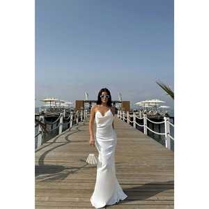 ชุดราตรีสีขาวเรียบง่ายพร้อมดีเทลด้านหลังที่ประณีต - Product Image 4