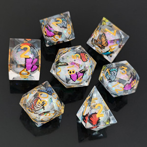 Juego <span class=keywords><strong>de</strong></span> Dados <span class=keywords><strong>de</strong></span> Resina Epoxi con Mariposas Incrustadas, 7 Piezas, Dados Poliédricos con Bordes Afilados para Juegos <span class=keywords><strong>de</strong></span> <span class=keywords><strong>Rol</strong></span> <span class=keywords><strong>de</strong></span> <span class=keywords><strong>Mesa</strong></span> - Product Image 1