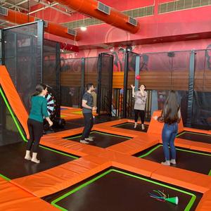 Indoor-Straßenbahn für Kinder und Erwachsene, Big Bounce-Trampolin für das Handels zentrum