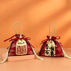 Sacs à bonbons de mariage Magpie 14x14 avec cordon de serrage, style chinois, sacs cadeaux pour faveurs - Product Image 2