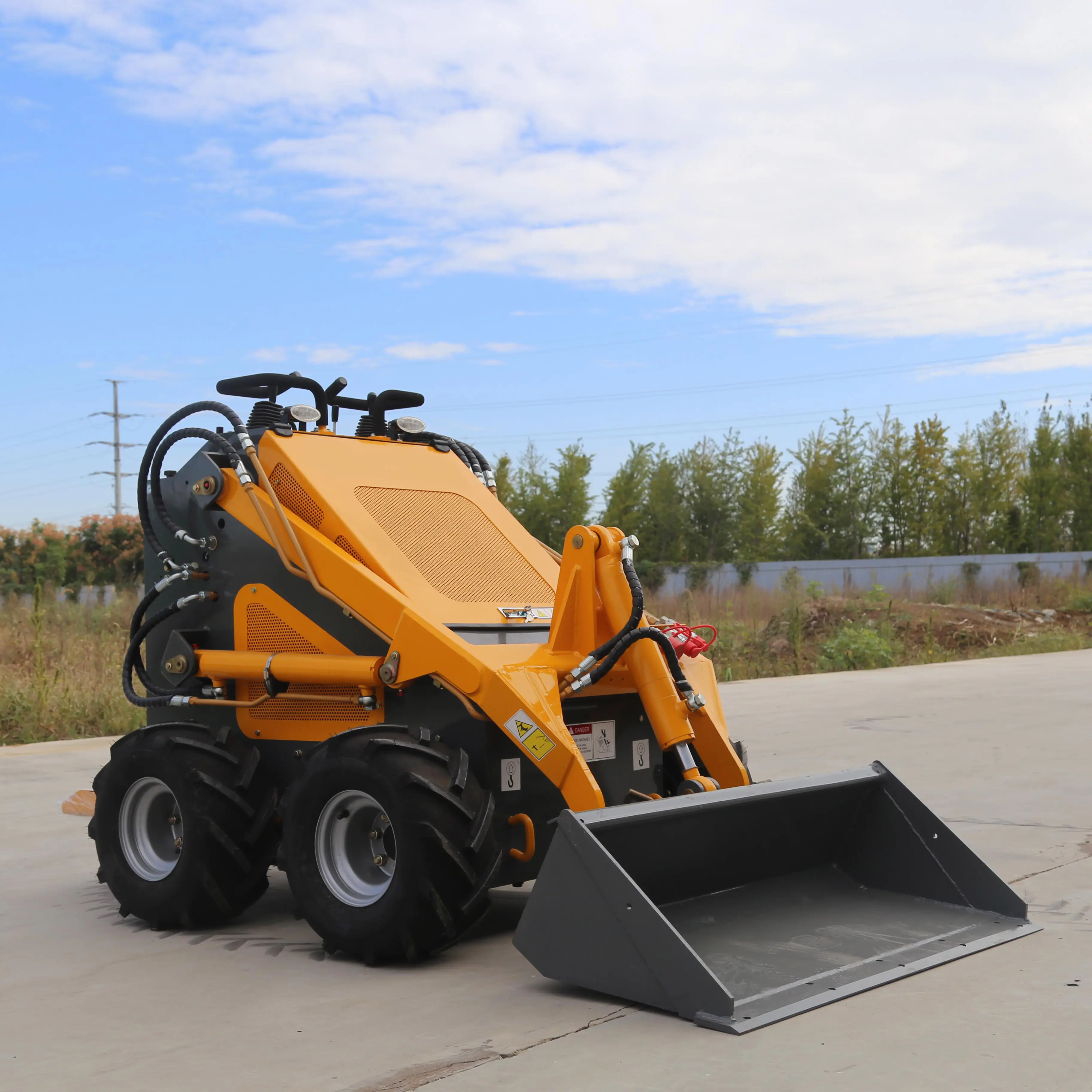 NUOMAN high efficiency sunward mini skid steel loader For sale