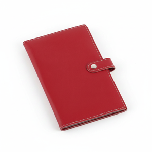 Étui pour cartes de visite rouge avec fermeture à pression, design compact pour les professionnels - Product Image 2