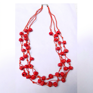 Collier de perles multirangs moderne et élégant en trois couleurs, idéal pour les mariages, les anniversaires et les fêtes, style festif raffiné - Product Image 1