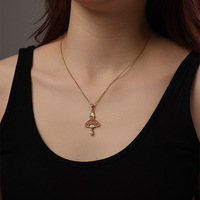 Élégant Collier Pendentif Éventail Pliant Doré Vintage avec Breloque Perle Goutte, Cadeau d'Anniversaire pour Femme, Bijou de Mode Boutique