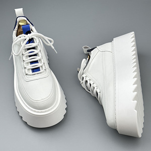 Chaussures décontractées tendance pour hommes, à lacets, blanches, à semelle épaisse, respirantes et durables, nouvelle collection automne 2026, rehaussantes, style niche, polyvalentes - Product Image 3