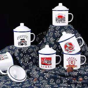 Ensemble de tasses en porcelaine, plastique et fer, style rétro classique nostalgique, avec plateau pliant à échelle et boules à thé triangulaires, pour la publicité - Product Image 3