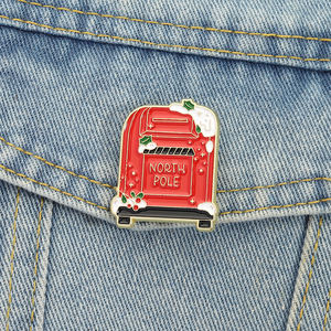 Karlı Posta Kutusu Emaye Pimleri Sevimli Karikatür Kuzey Kutbu Kış Tatili Broş Yaka Rozeti Noel Takı Toptan Satış - Product Image 1