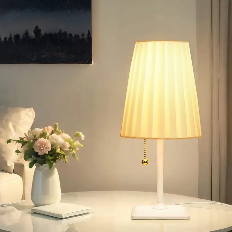 Lámpara de mesa plisada de tela de lino con Base metálica personalizada de fábrica OEM/Odm con portalámparas E27