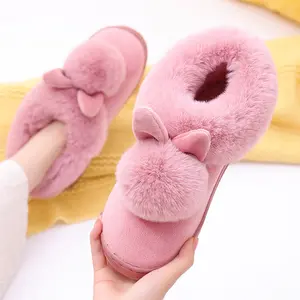 Sepatu rumah sandal kamar tidur, sandal rumah kelinci lucu merah muda hangat untuk musim dingin, sandal dalam ruangan lembut rumah bulu palsu wanita