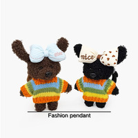 Porte-clés en peluche Ours noir unique avec nœud cœur, pendentif de sac Teddy en pull rayé arc-en-ciel créatif, accessoire de luxe en peluche