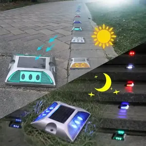 Perni impermeabili in alluminio a LED ad energia solare da strada luce riflettente a terra percorso ponte luce di avvertimento 5 colori 105*105*24