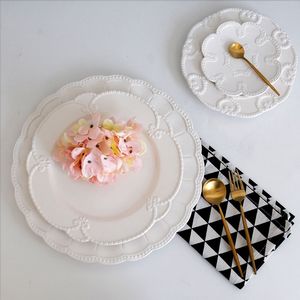 <span class=keywords><strong>Assiette</strong></span> de dîner personnalisée avec logo, style royal, motif floral, blanc classique, décorative en relief, ensemble de vaisselle en porcelaine, <span class=keywords><strong>assiette</strong></span> de présentation <span class=keywords><strong>pour</strong></span> mariage - Product Image 4