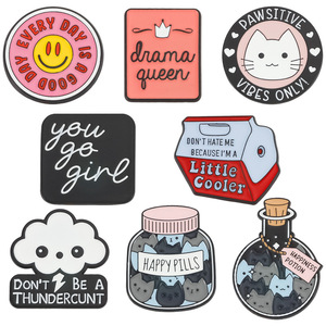 Il potere della ragazza è una femminista creativa gentile per la stampa fustellante con spilla in nichel nero progettata da materiale metallico mamma - Product Image 3
