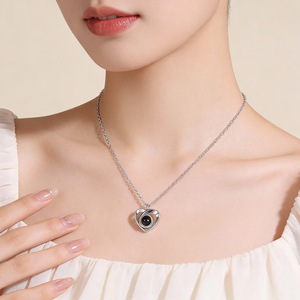 Collar de Pareja con Proyección de 100 <span class=keywords><strong>Idiomas</strong></span> que Dice <span class=keywords><strong>Te</strong></span> <span class=keywords><strong>Amo</strong></span> en 100 Formas Diferentes, Diseño Moderno, Lindo y Dulce - Product Image 5