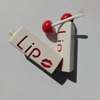 Grosir Kustom Tabung Lipgloss Bentuk Segitiga Pink 1.5ml dengan Logo, Tabung Lip Gloss Kosong Unik Mewah dengan Aplikator Tongkat