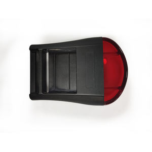 โรงงานผลิตชิ้นส่วนฉีดขึ้นรูปตามสั่ง ผลิตชิ้นส่วนพลาสติกฉีดขึ้นรูปผสมวัสดุ ABS สีดำ และ PC ใสแบบ UV สีแดง - Product Image 2