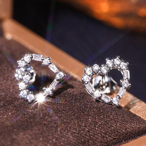 Orecchini a perno a cuore cavo da donna, stile dolce, accessori per l'orecchio da indossare tutti i giorni - Product Image 5